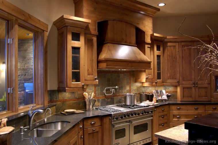rustic kitchen decor sink brown تصميم مطابخ روستيك خشب مناسبة لأي مساحة