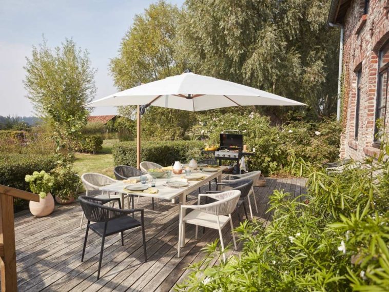 Protecting yourself from the sun in the garden: 12 solutions in pictures