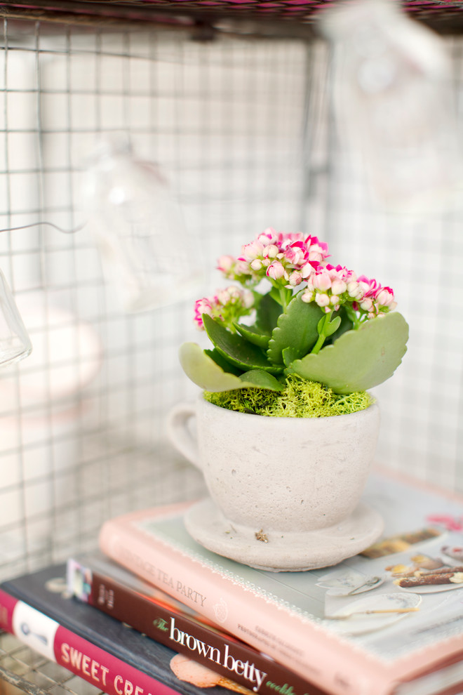 Flowers in a Cup Add vitality to kitchen design in creative ways