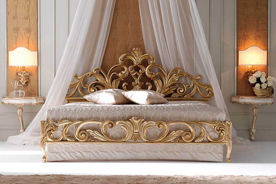 Classic bedroom decorations with luxurious designs and decorations