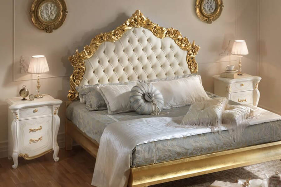 Classic bedroom decorations with luxurious designs and decorations