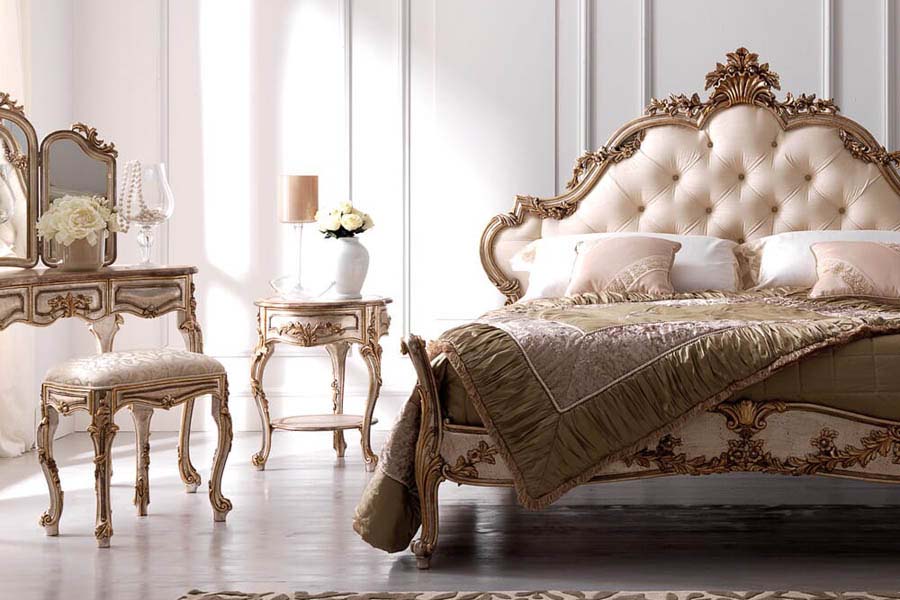 Classic bedroom decorations with luxurious designs and decorations