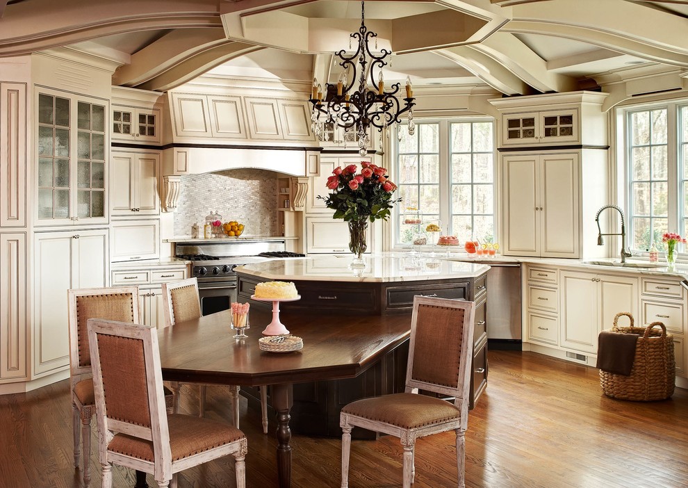 Luxurious Classic Kitchen 3 Luxury and elegance in 10 beautiful classic kitchen designs