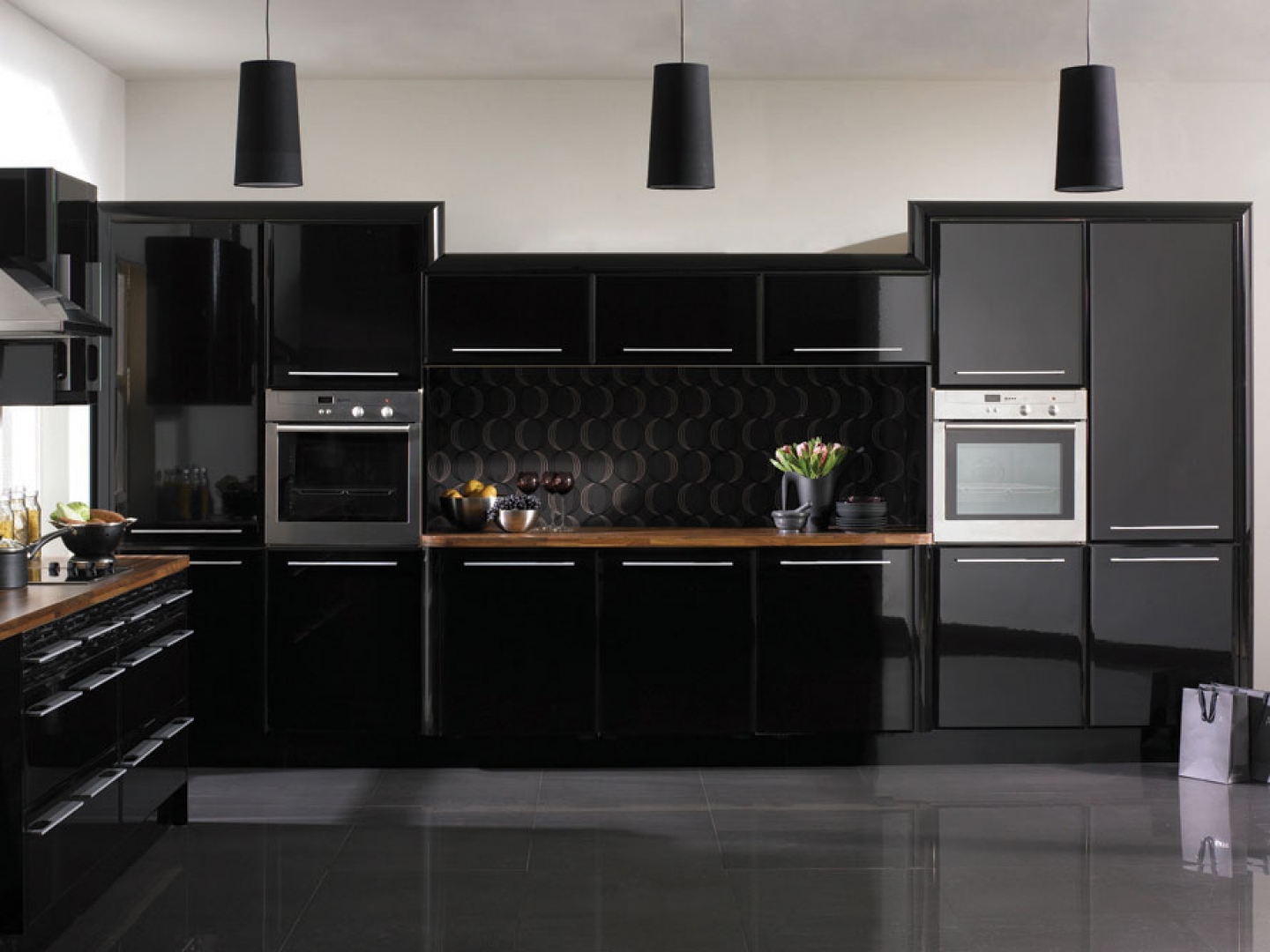 Black Kitchen 2 The elegance and splendor of black in modern and classic kitchen designs