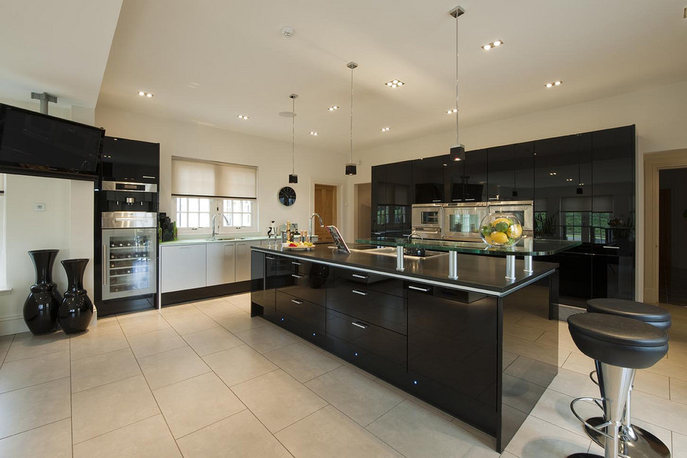Black Kitchen 4 The elegance and splendor of black in modern and classic kitchen designs