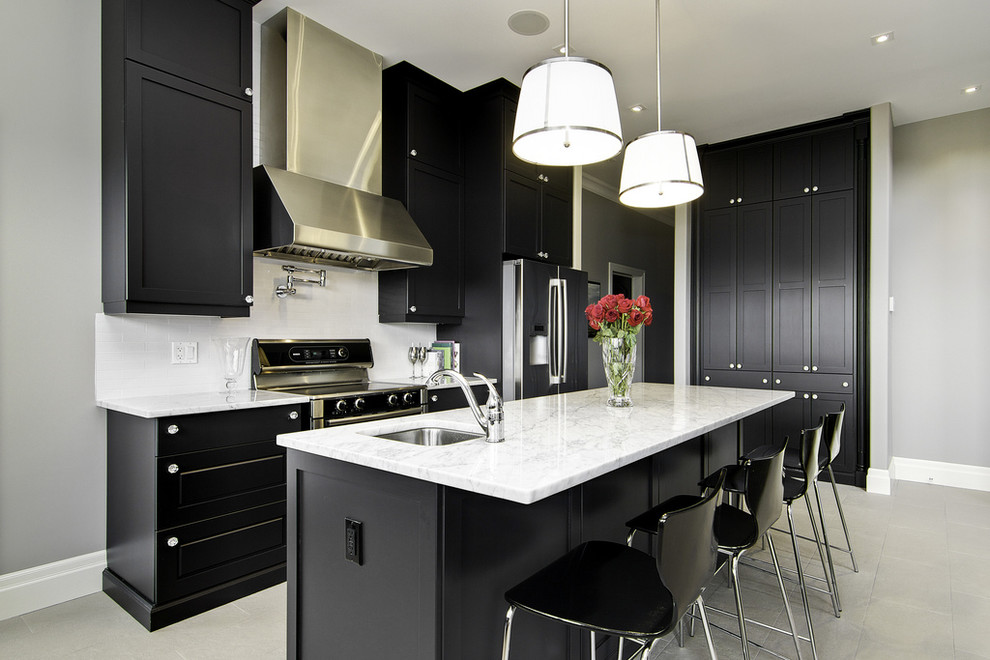 Black Kitchen 9 The elegance and splendor of black in modern and classic kitchen designs