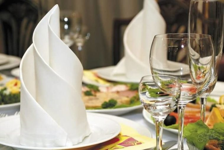 How to decorate a table with napkins in an easy way - 6 options