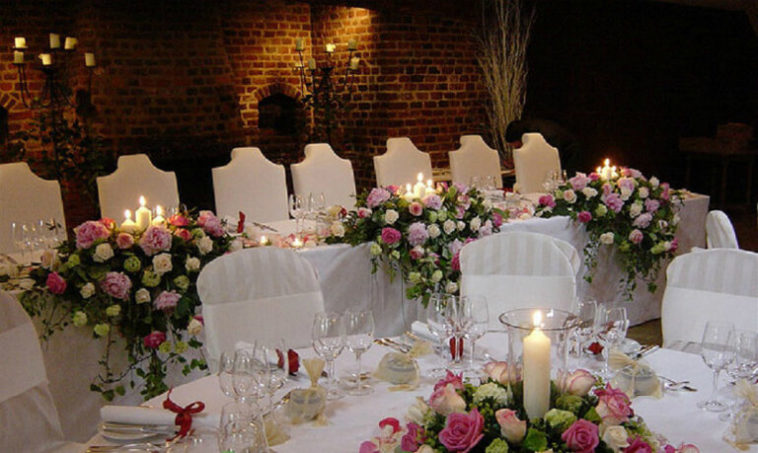 How to decorate the newlyweds' table with your own hands - Tips