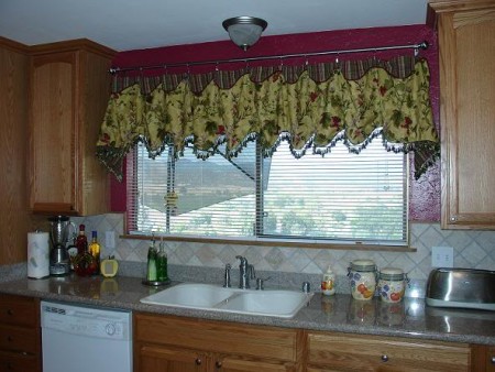 Distinctive kitchen curtains