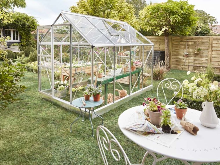 Install a greenhouse in your garden: 8 elegant models
